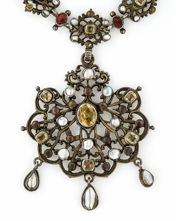 Renaissance jewelry. Necklace