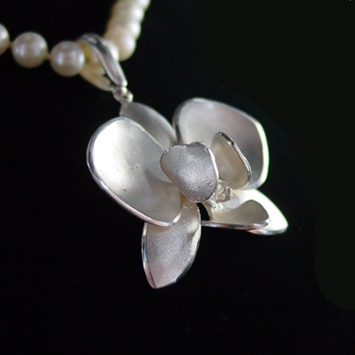 Sculptured jewelry by Dawn Vertrees