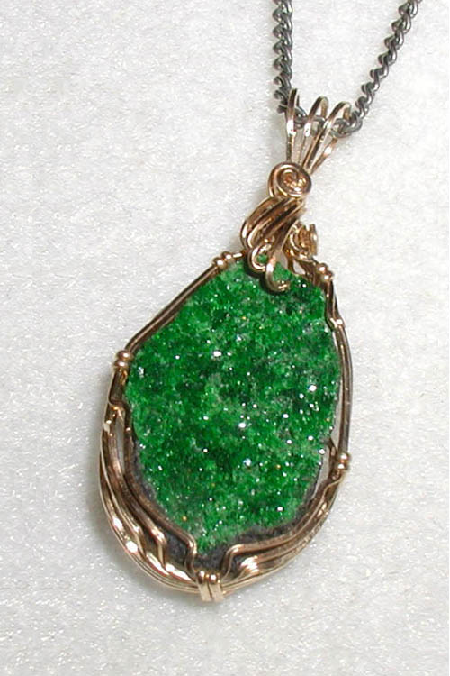 Pendant in uvarovite, a rare bright-green garnet