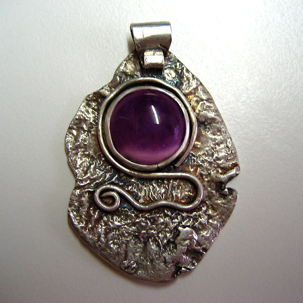 Pendant "The Eye That Sees All" in amethyst by Hanna Ben-Nathan