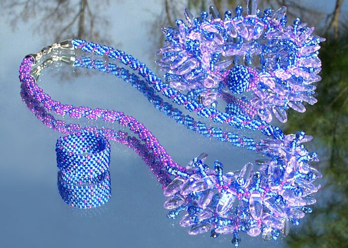Beadweaving by Carol Holmes