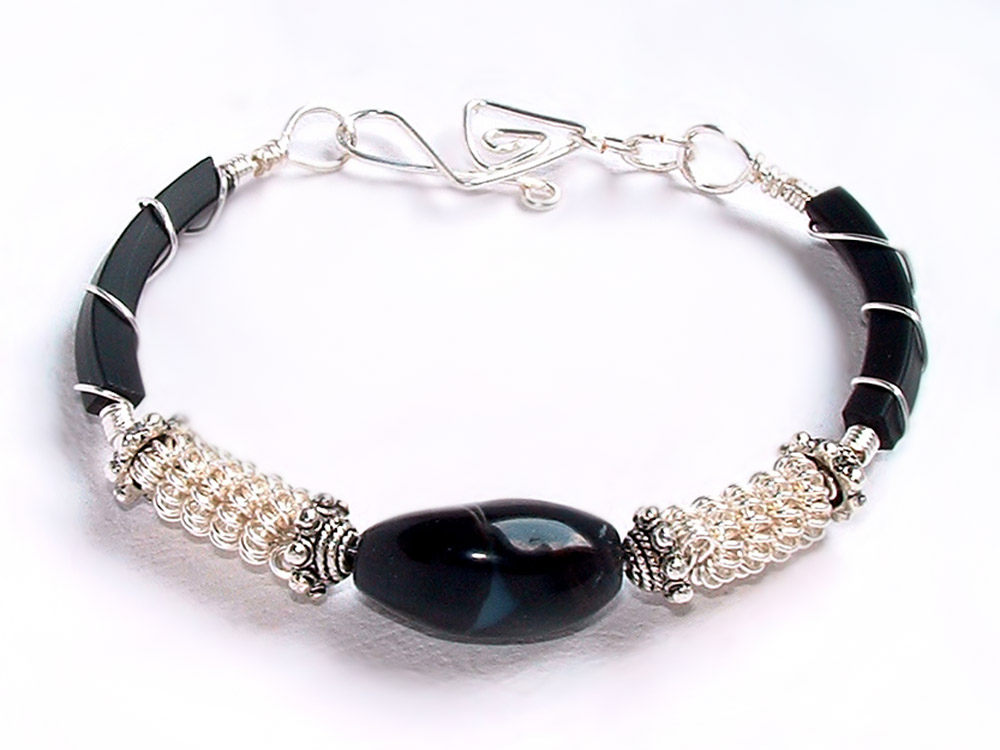 Wirework jewelry by Carina Veling
