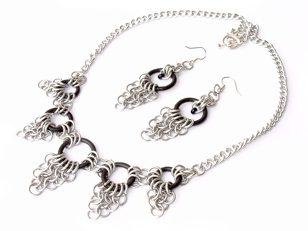 Wirework jewelry by Carina Veling
