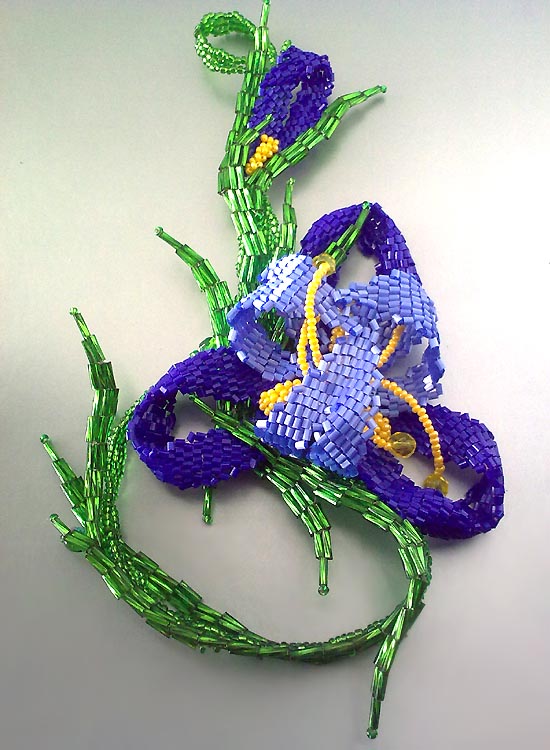 Beaded flowers' jewelry by Victoriya Katamashvili