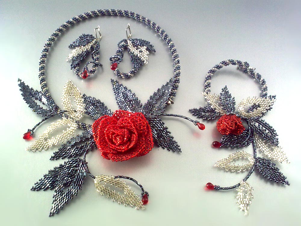 Beaded flowers' jewelry by Victoriya Katamashvili