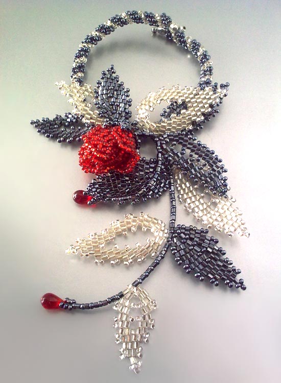 Beaded flowers' jewelry by Victoriya Katamashvili