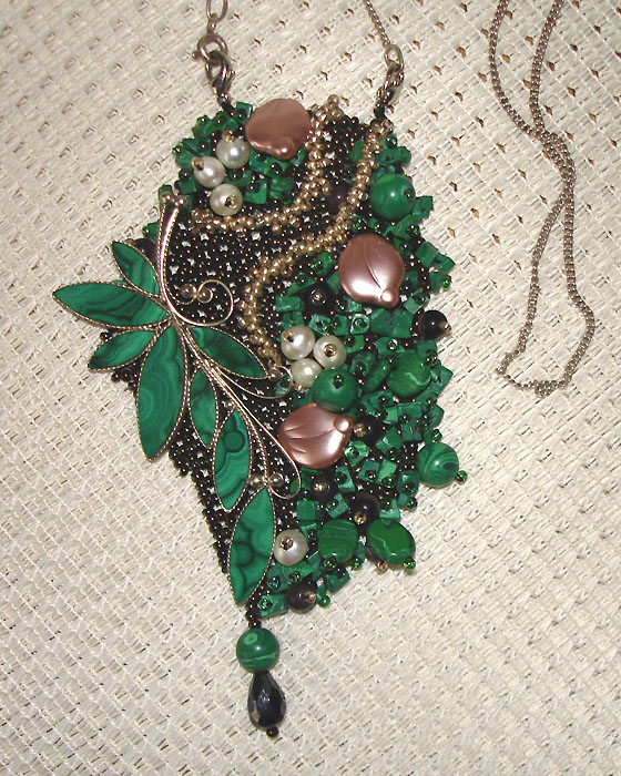 Jewelry in malachite and beads by Albina Polyanskaya