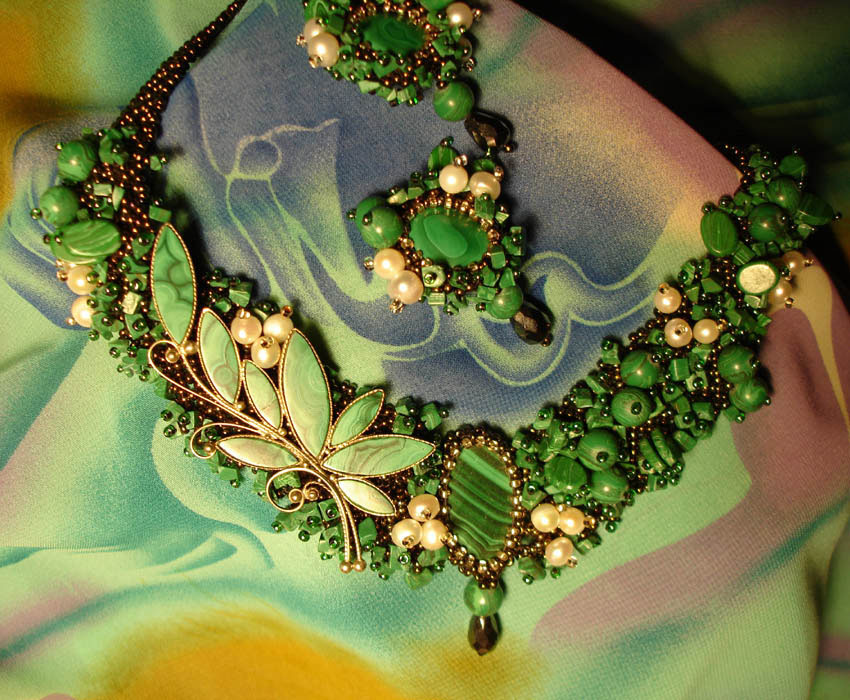 Jewelry in malachite and beads by Albina Polyanskaya