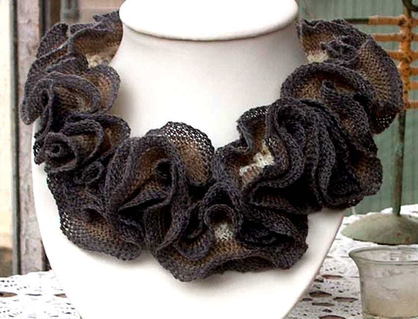 Fabric jewelry by Colette L'Hopital-Navarre