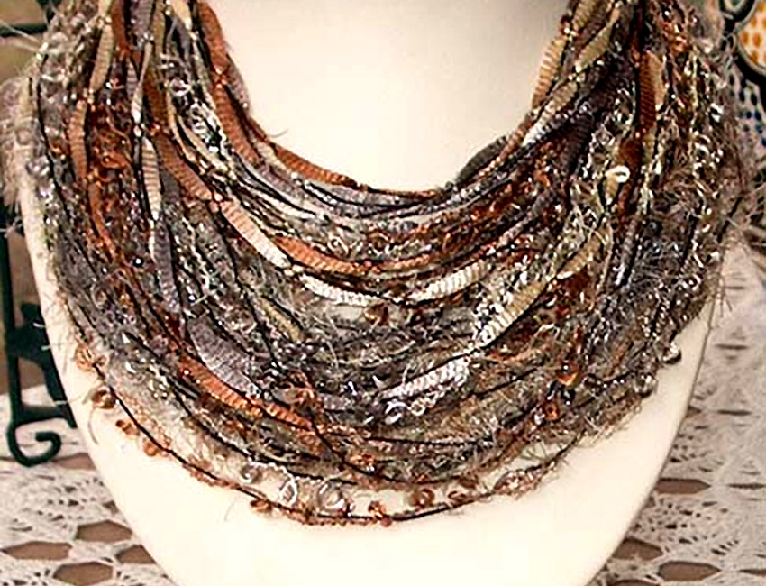 Fabric jewelry by Colette L'Hopital-Navarre