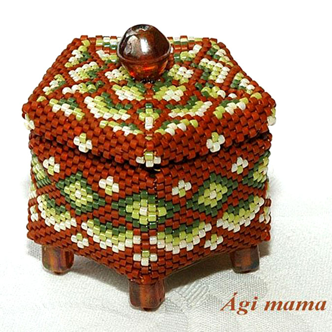 Beaded boxes by Agnes Nyisztor