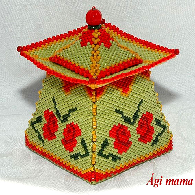 Beaded boxes by Agnes Nyisztor