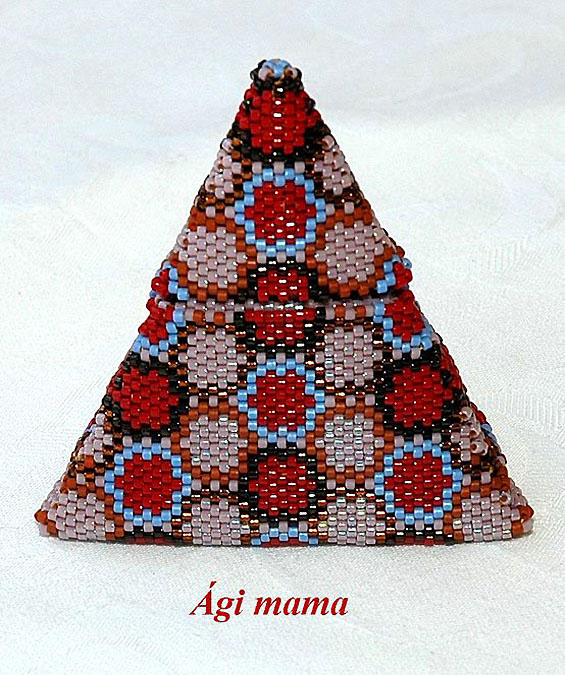 Beaded boxes by Agnes Nyisztor