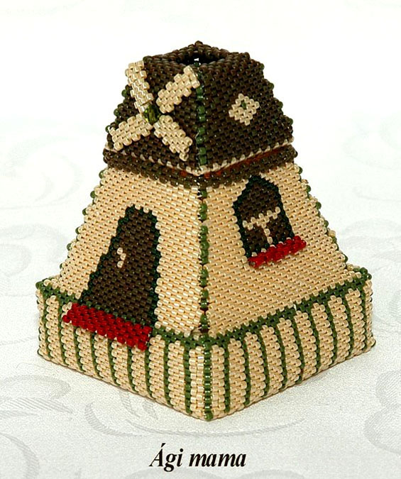 Beaded boxes by Agnes Nyisztor