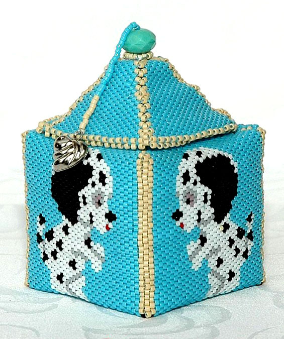 Beaded boxes by Agnes Nyisztor