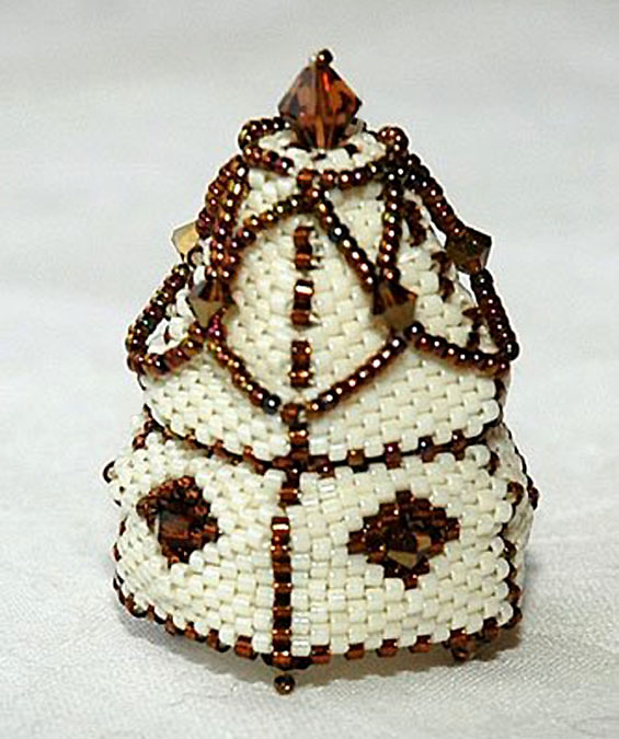 Beaded boxes by Agnes Nyisztor