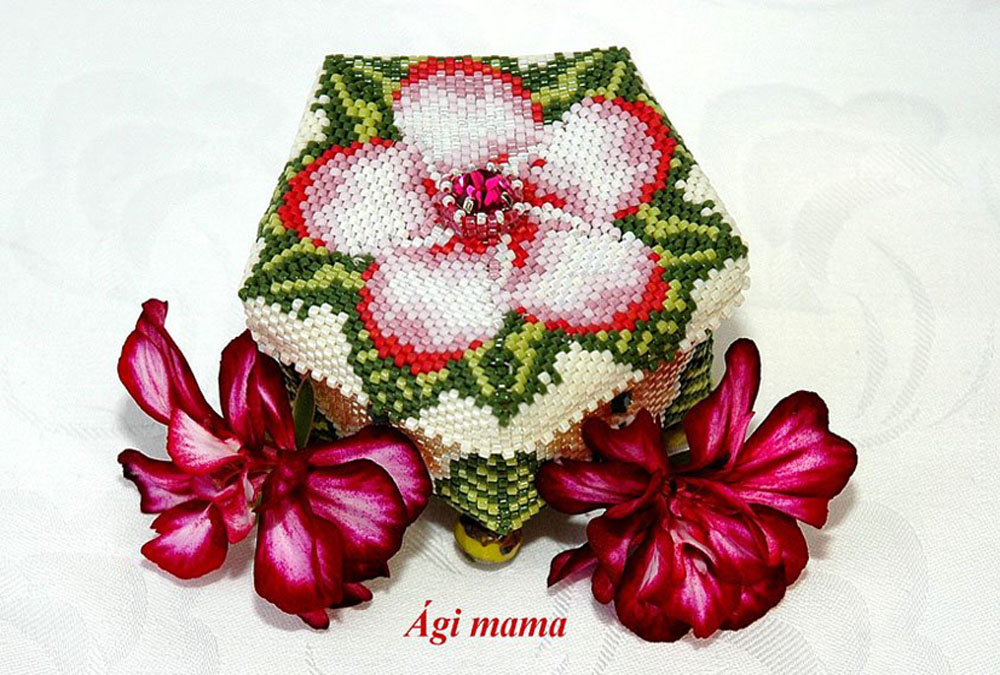 Beaded boxes by Agnes Nyisztor