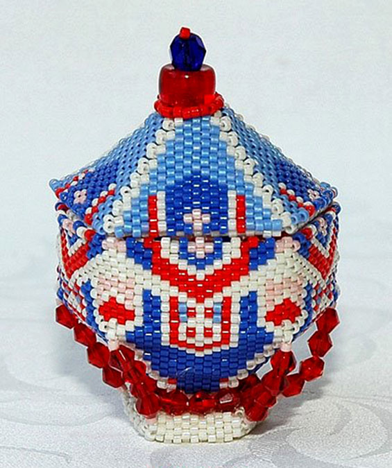 Beaded boxes by Agnes Nyisztor