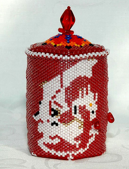 Beaded boxes by Agnes Nyisztor