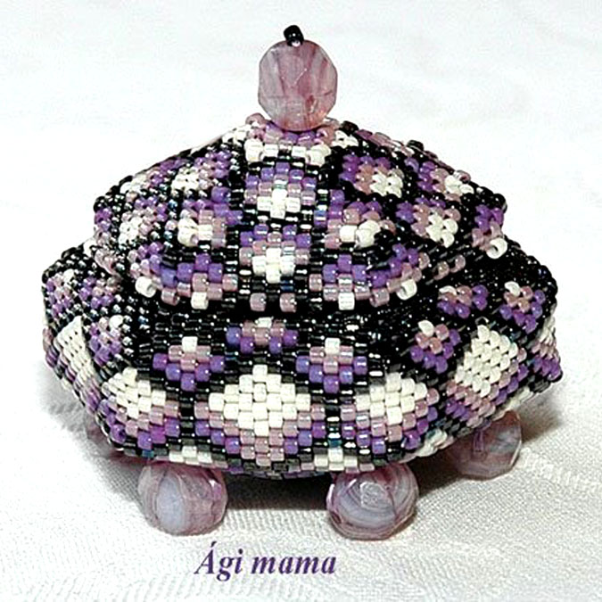 Beaded boxes by Agnes Nyisztor