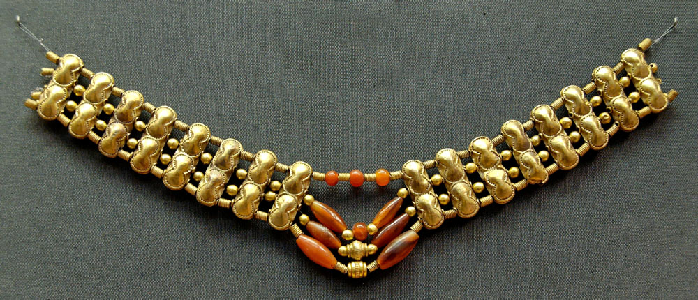 Necklace with carnelian and gold beads