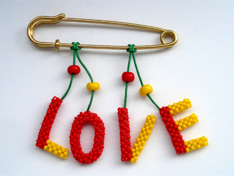 Victoriya Katamashvili. Beaded letters