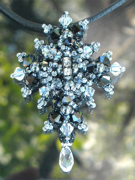 Shuttle tatting with beads objects by Alla Vizir