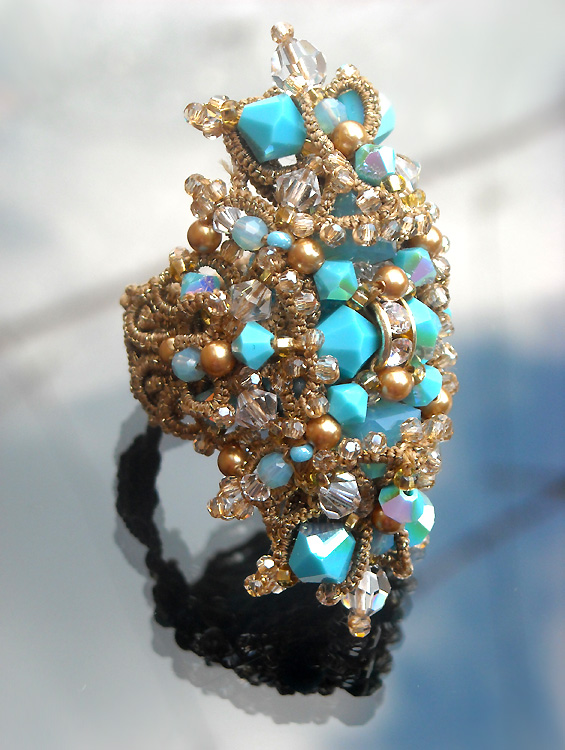 Shuttle tatting with beads objects by Alla Vizir