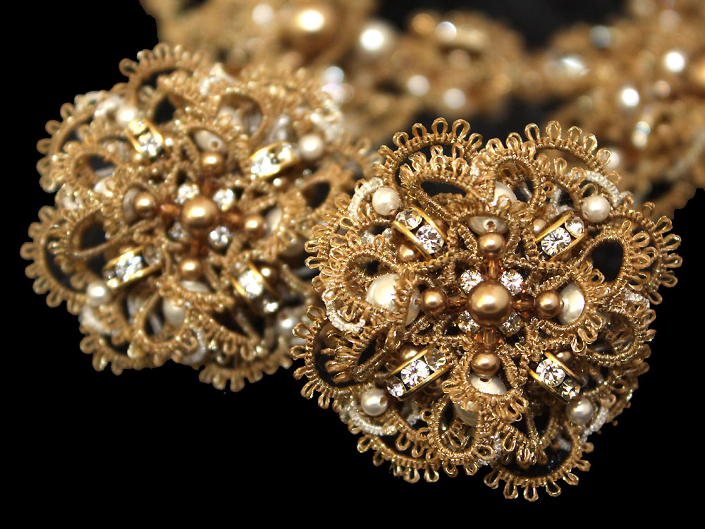 Shuttle tatting with beads objects by Alla Vizir