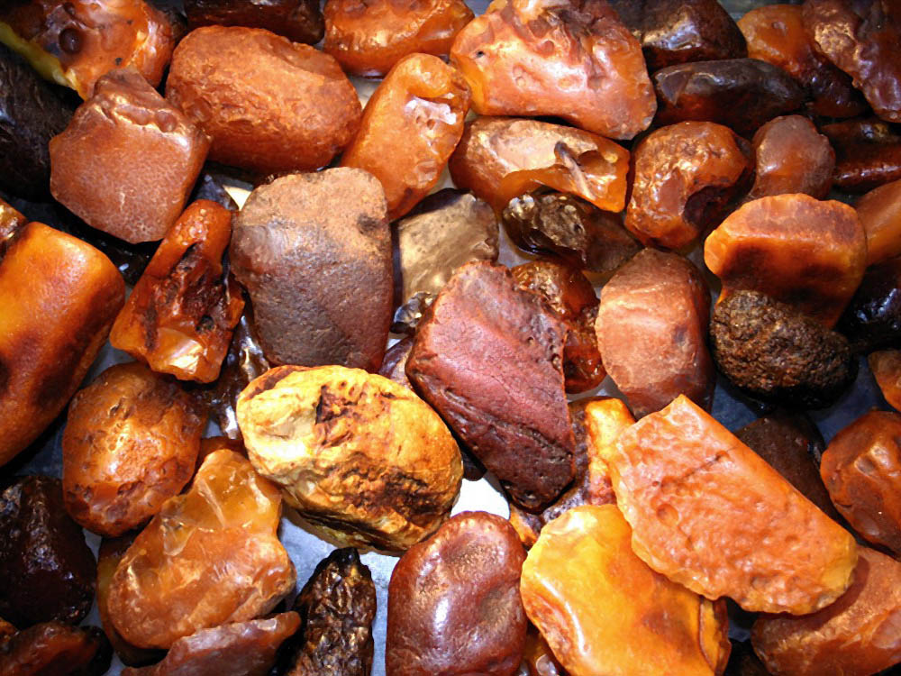 Unpolished amber stones