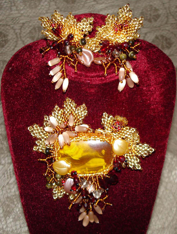 Jewelry set in amber by Albina Polyanskaya