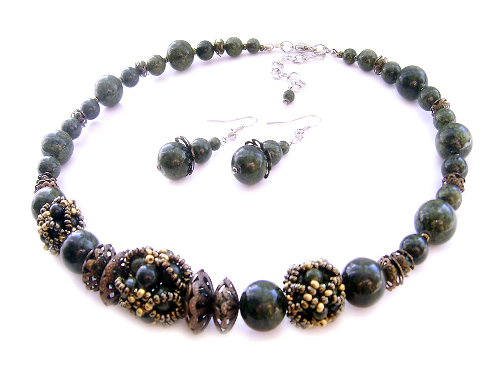 Beaded jewelry by Natasha Vysokinskaya