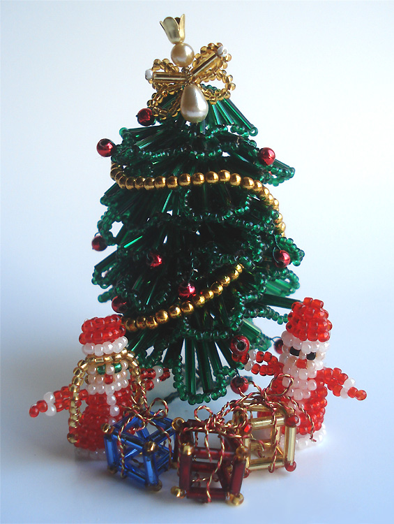 Beaded New Year decorations by Victoria Katamashvili