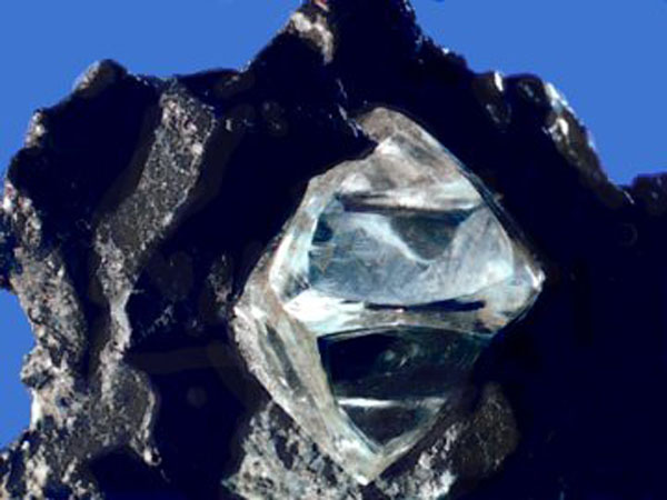 Rough diamond crystal