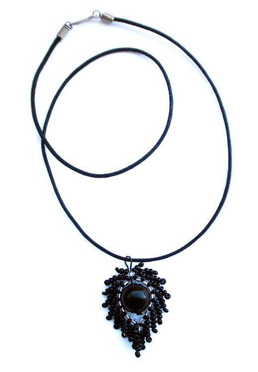 Victoriya Katamashvili. Using St. Petersburg chain stitches in jewelry design