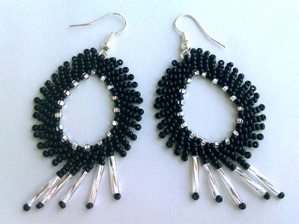 Victoriya Katamashvili. Using St. Petersburg chain stitches in jewelry design