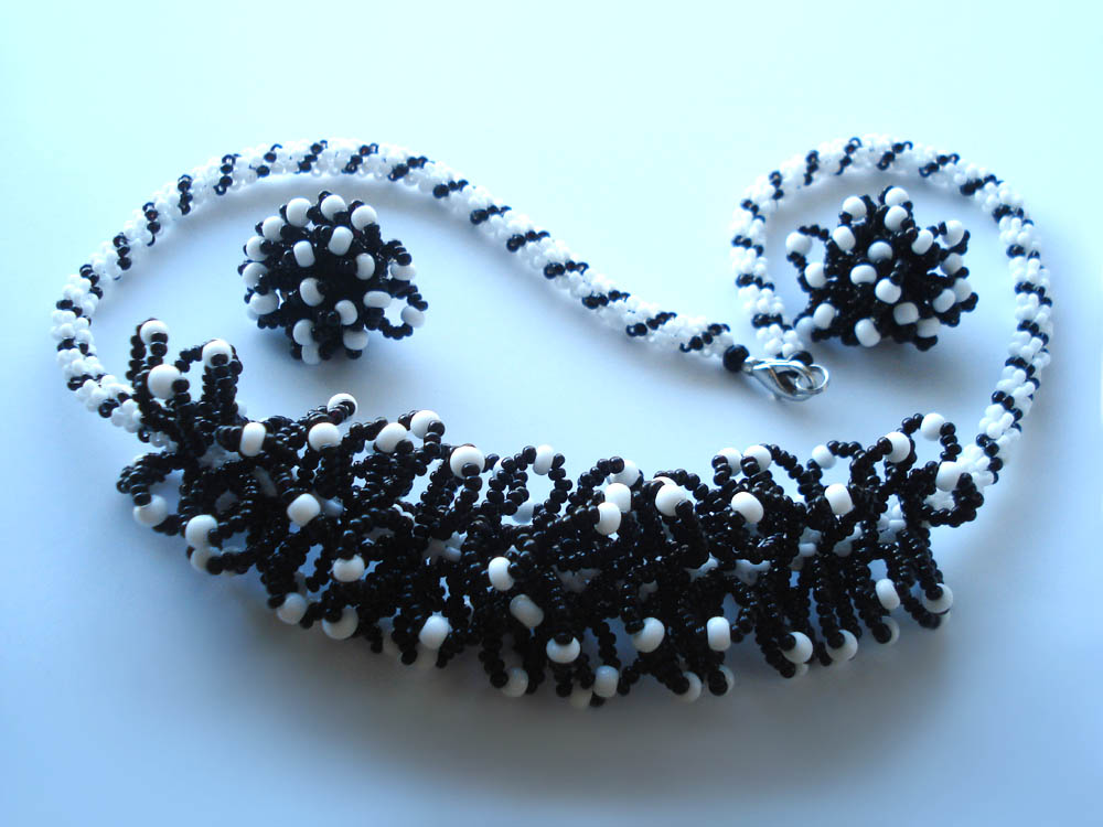 Beadwork by Victoria Katamashvili. Peyote rope in jewelry