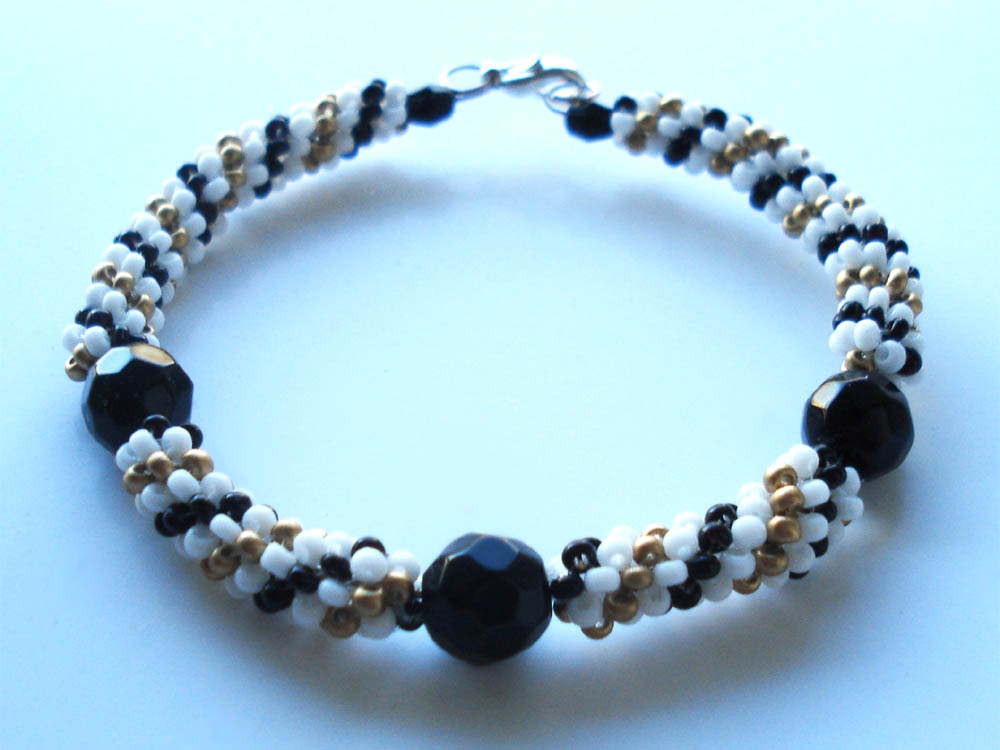 Beadwork by Victoria Katamashvili. Peyote rope in jewelry