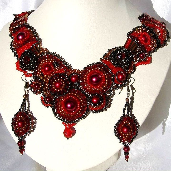Free form beaded jewelry by Ibolya Barkoczi