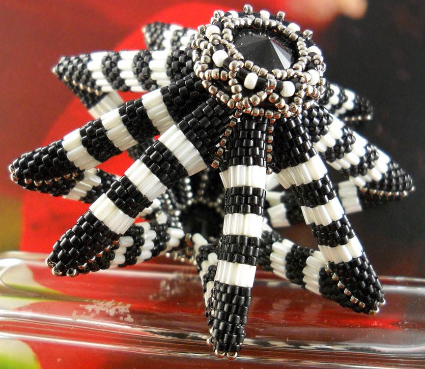 Bead artwork by Eva Maria Keiser