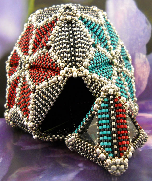 Bead artwork by Eva Maria Keiser