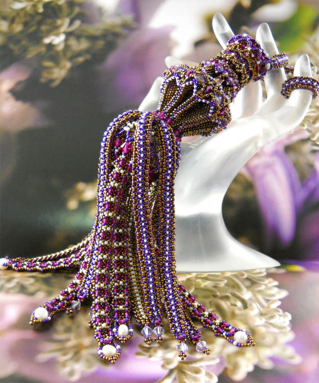 Bead artwork by Eva Maria Keiser