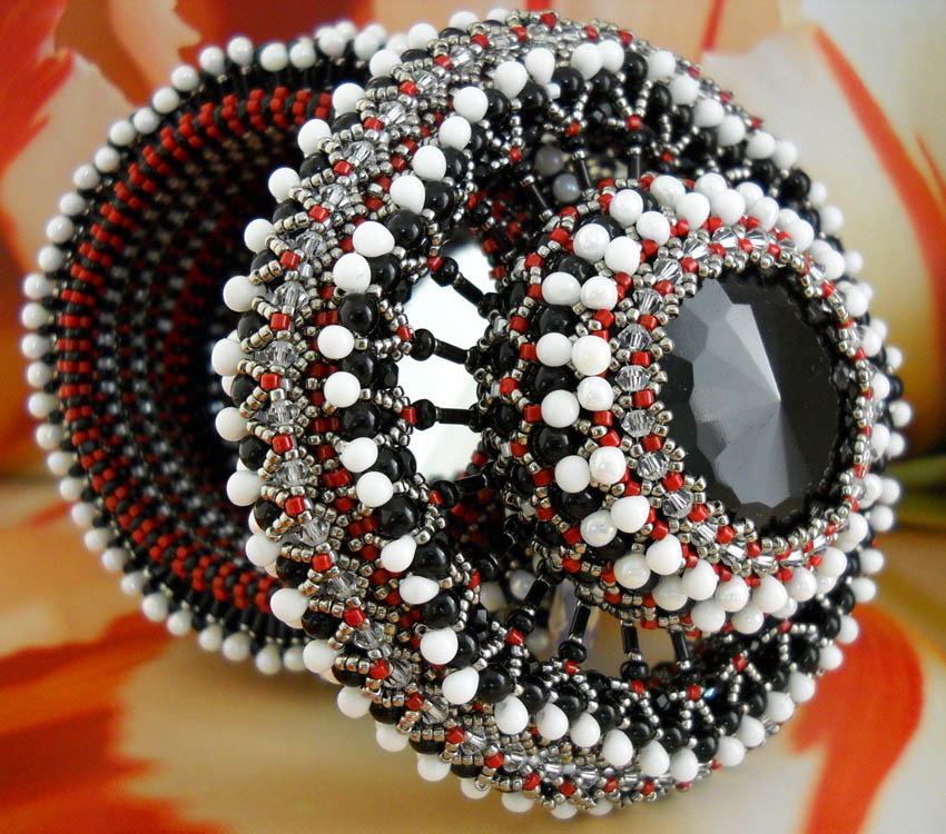 Bead artwork by Eva Maria Keiser