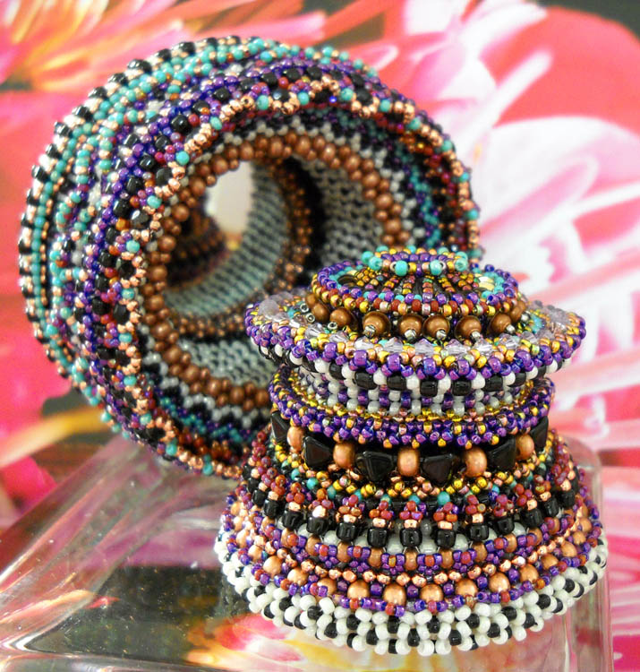 Bead artwork by Eva Maria Keiser