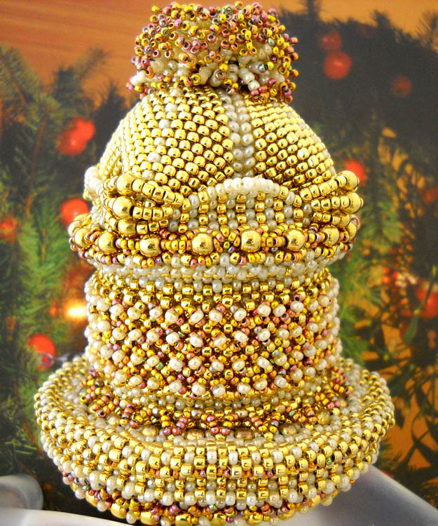 Bead artwork by Eva Maria Keiser