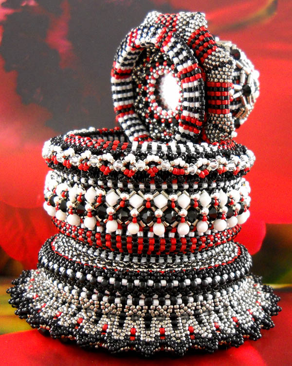 Bead artwork by Eva Maria Keiser
