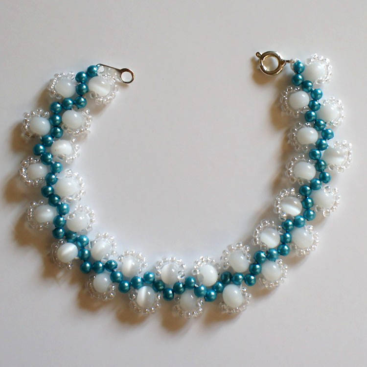 Victoriya Katamashvili. Right angle weave stitch in jewelry