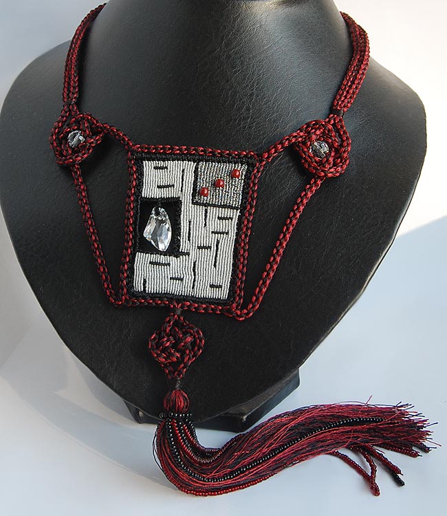 Micro-macrame jewelry by Elena Miklush