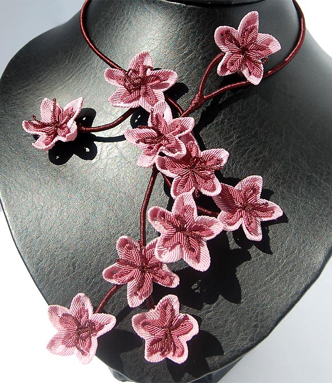 Micro-macrame jewelry by Elena Miklush