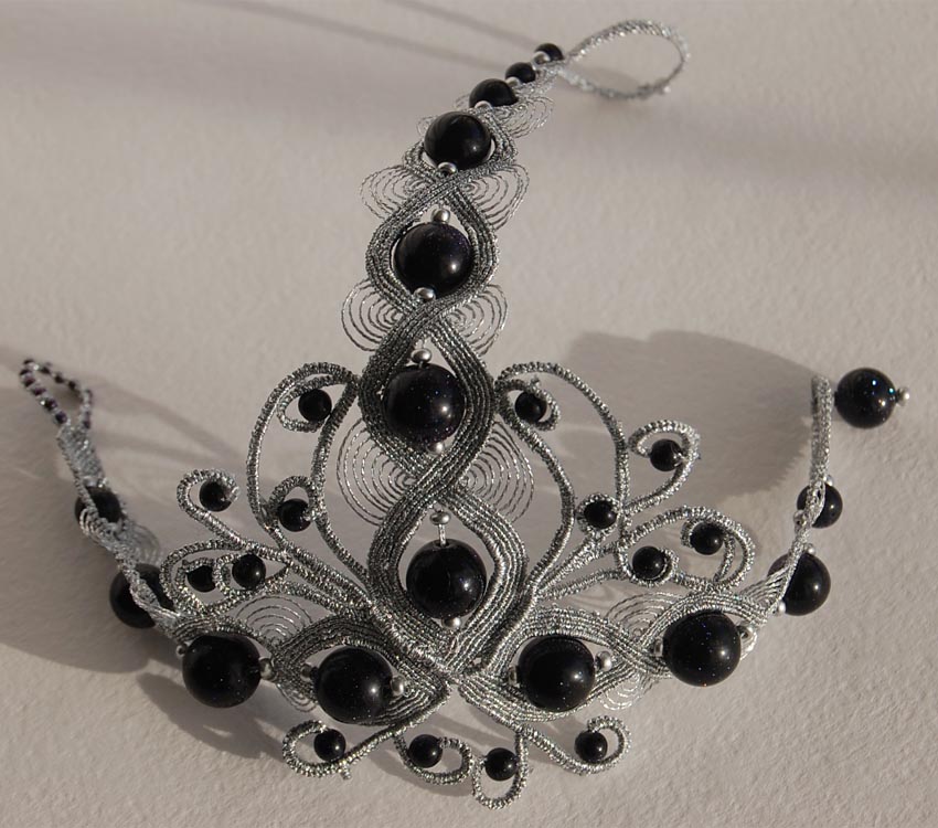 Micro-macrame jewelry by Elena Miklush